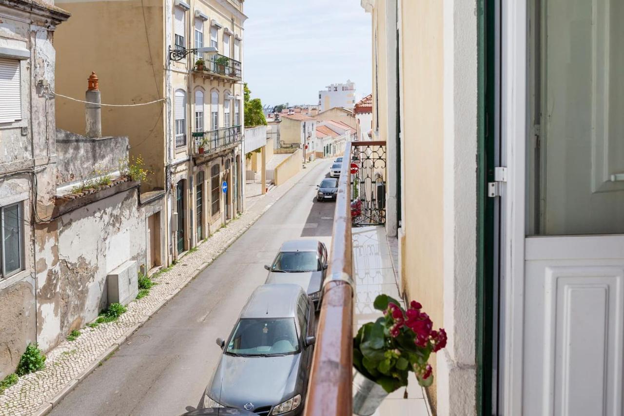 2 Bedroom Apartment For 4 People With Free Public Parking Lisboa Eksteriør bilde